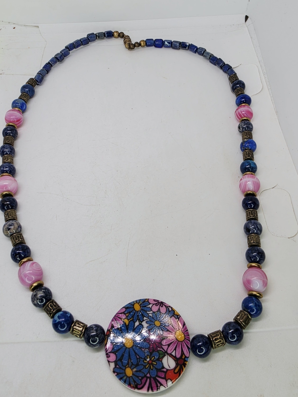 Vtg Retro Daisy Ceramic Disc Bead Necklace Sodalite Blue Pink Marbled Slag Glass